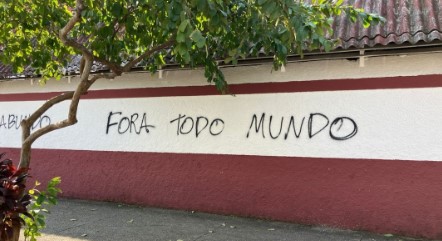 PICHAÇÃO NO MURO DO ESTÁDIO CONDE RODOLFO CRESPI