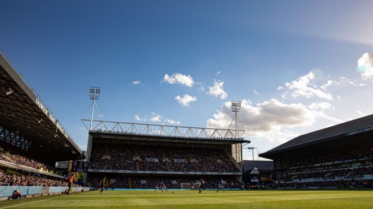 No Portman Road, Ipswich Town recebe o Newcastle pela Premier League neste sábado (21)